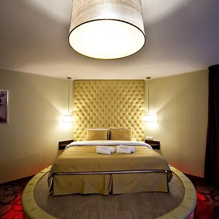 Mela Hotel 3*